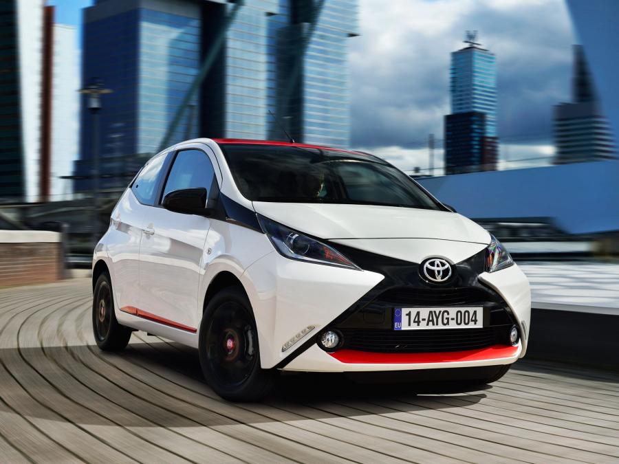  Toyota Aygo x-cite 5-Door 2014 года  (фото 27 из 30)